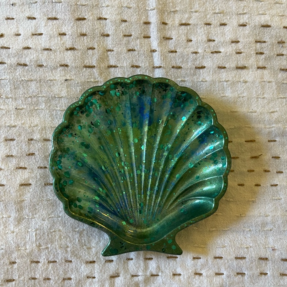 ❌SOLD❌ Handmade glitter clam seashell soap dish tray